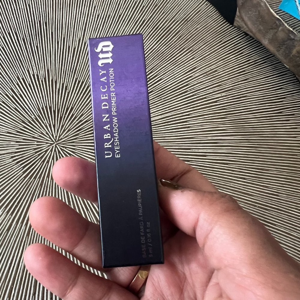 Urban Decay Eyeshadow Primer Potion